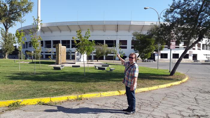 Chile nationale Gedenkstätte Estadio Nacional in Santiago de Chile | DW-Kameramann Walter Ramirez (DW/S. Spröer)