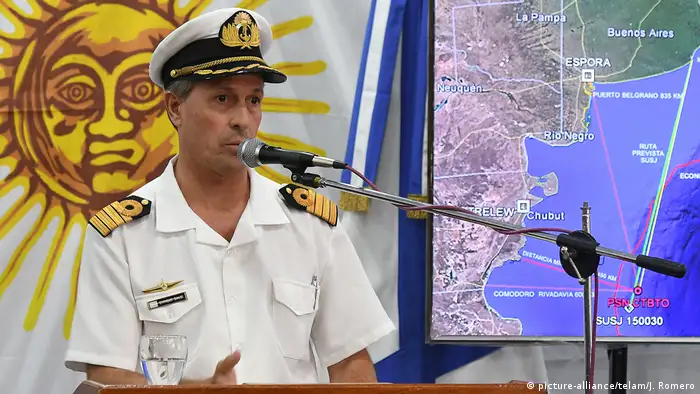 Argentinien Suche nach verschollenem U-Boot | Marinesprecher (picture-alliance/telam/J. Romero)