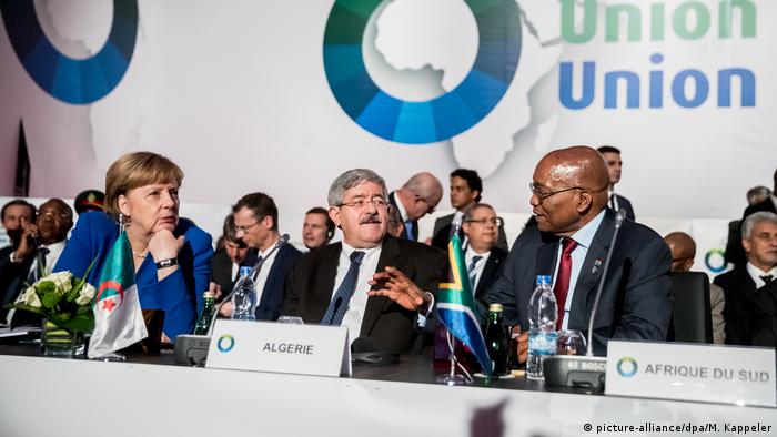EU-Afrika-Gipfel mit Angela Merkel, Ahmed Ouyahia und Jacob Zuma (picture-alliance/dpa/M. Kappeler)