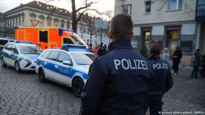 Deutschland Verdächtiger Gegenstand im Weihnachtsmarkt in Potsdam