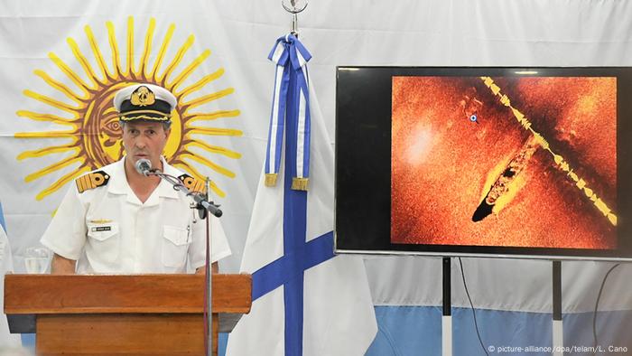 Argentinien Der Sprecher der argentinischen Marine Enrique Balbi (picture-alliance/dpa/telam/L. Cano)