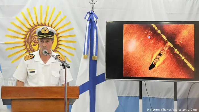 Argentinien Der Sprecher der argentinischen Marine Enrique Balbi (picture-alliance/dpa/telam/L. Cano)