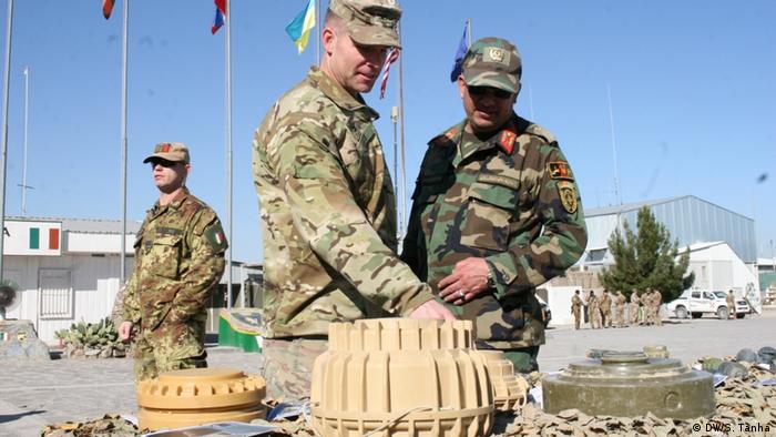 Afghanistan italienische NATO-Soldaten Gefahrenunterweisung (DW/S. Tanha)