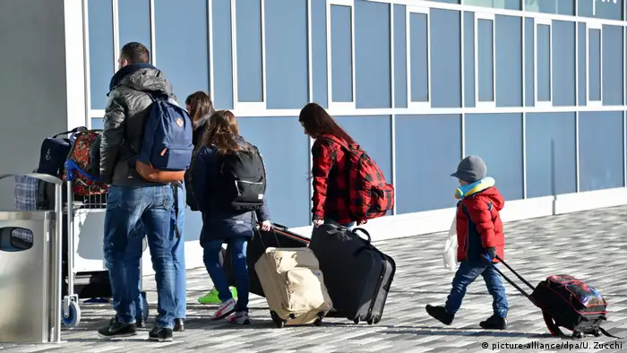 Kassel-Airport Freiwillige Ausreise von Asylbewerbern