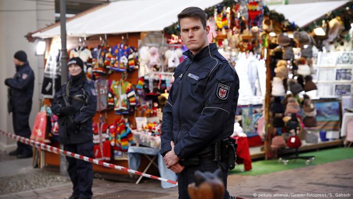 Deutschland Weihnachtsmarkt in Potsdam (picture alliance/Geisler-Fotopress/S. Gabsch)