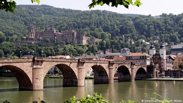 Neckar River in Heidelberg (picture-alliance/dpa/R. Wittek)