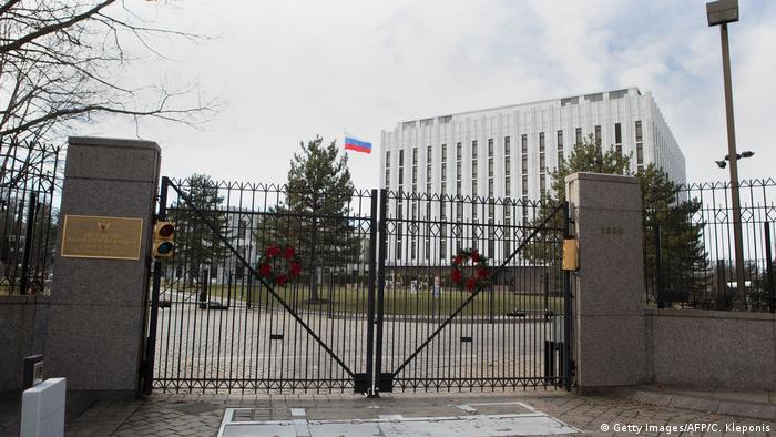 Въезд в посольство РФ в Вашингтоне