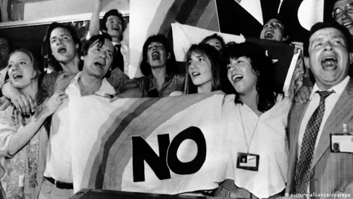 Chile General Pinochet verlor Volksabstimmung (1988) (picture-alliance/dpa/epa)
