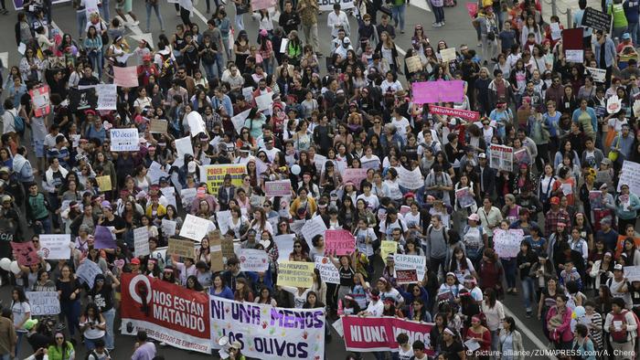 Manifestación Ni Una Menos en Lima. Noviembre 2017 (picture-alliance/ZUMAPRESS.com/A. Chero)