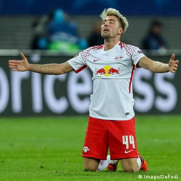 كيفن كامبل، نجم وسط لايبزيغ كتب لأخيه رسالة مؤثرة عبرت عن الفقدان الكبير للأخ الأكبر وقال:  "سأظل ممتنًا لك إلى الأبد! ارقد بسلام يا أخي الكبير. سنفتقدك، مع أنك دائمًا حاضرٌ بيننا!"
