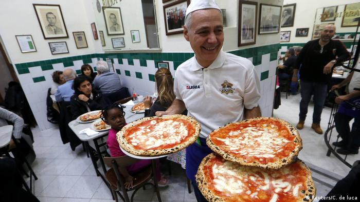 Weltkulturerbe UNESCO - Italien Pizza aus Neapel (Reuters/C. de luca)