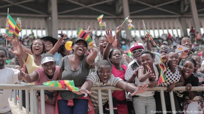 Simbabwe Reaktionen auf den neuen Präsidenten Emmerson Mnangagwa (picture alliance/dpa/NurPhoto/B. Khaled)