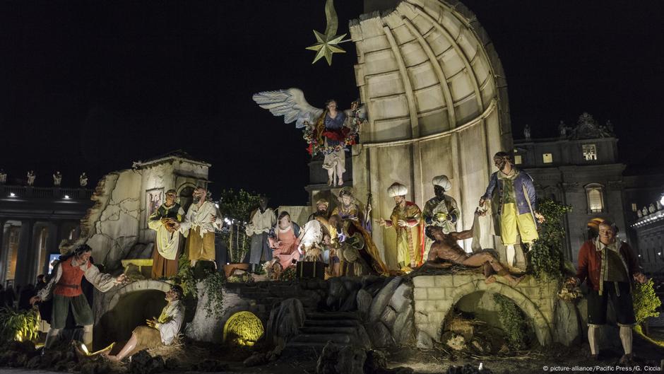 Vatican presents 2017 Christmas Nativity scene | DW Travel | DW | 08.12 ...