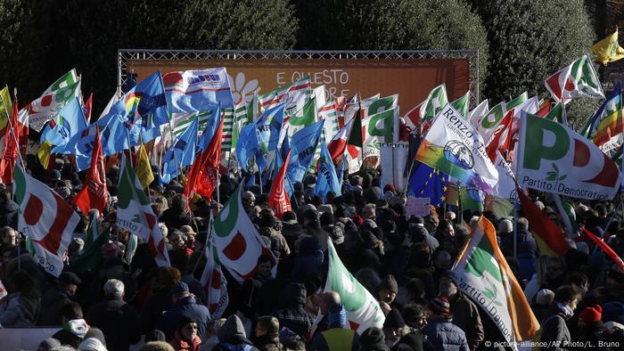 Italy′s governing Democrats rally in Como to warn of fascism comeback ...