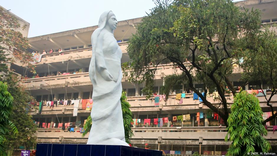 ঢাবি ছাত্রী হলে প্রবেশের সময় বাড়ানোর প্রস্তাব প্রত্যাখ্যান