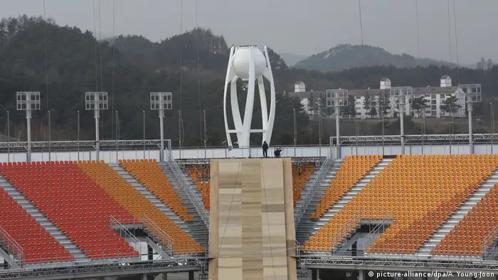 Südkorea Olympische Winterspiele 2018 Sportstätten Olympiastadion in Pyeongchang (picture-alliance/dpa/A. Young-Joon)