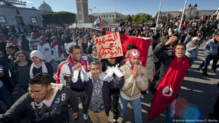 Tunesien Umsturz Proteste in Tunis (picture-alliance/abaca/F. Nicolas)