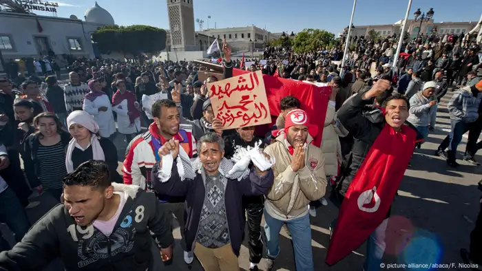 Tunesien Umsturz Proteste in Tunis (picture-alliance/abaca/F. Nicolas)