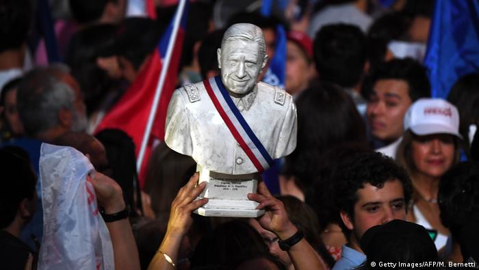 Chile Sebastian Pinera gewinnt Präsidentschaftswahlen (Getty Images/AFP/M. Bernetti)