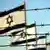 Israel Fahne vor Zaun
