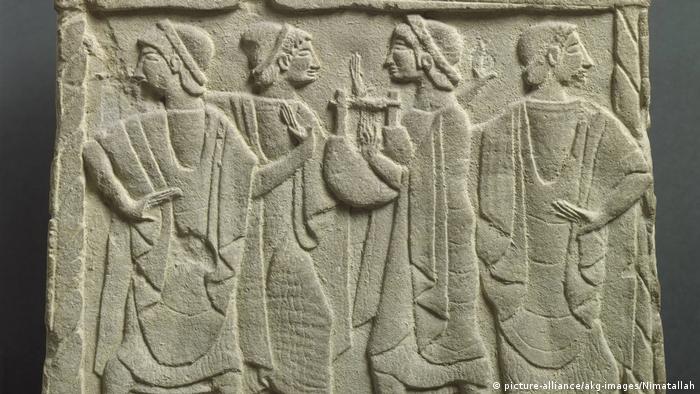 Музыканты и танцоры. Рельеф с гробницы VI - начала V века до н. э.