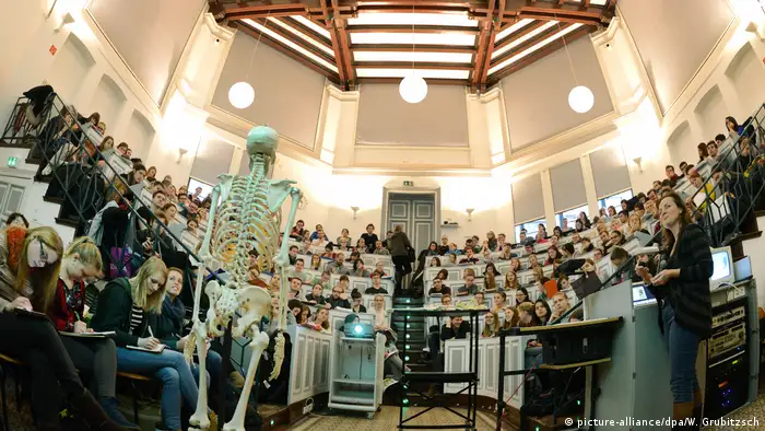 Deutschland Medizin Studium Studenten Anatomie-Hörsaal