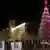 Bethlehem Geburtskirche mit Weihnachtsbaum bei Dunkelheit