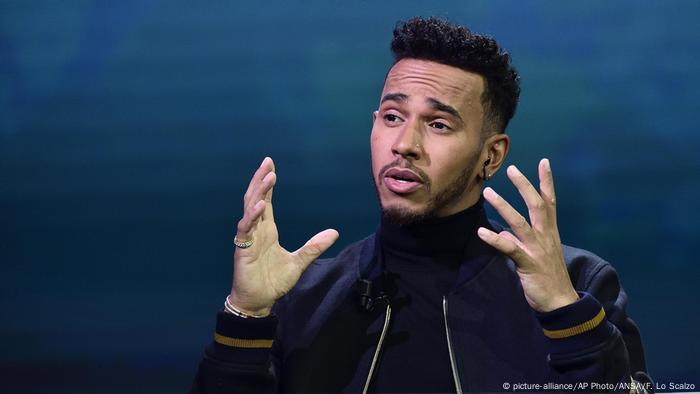 Mailand Formel 1 Fahrer Lewis Hamilton im TV (picture-alliance/AP Photo/ANSA/F. Lo Scalzo)
