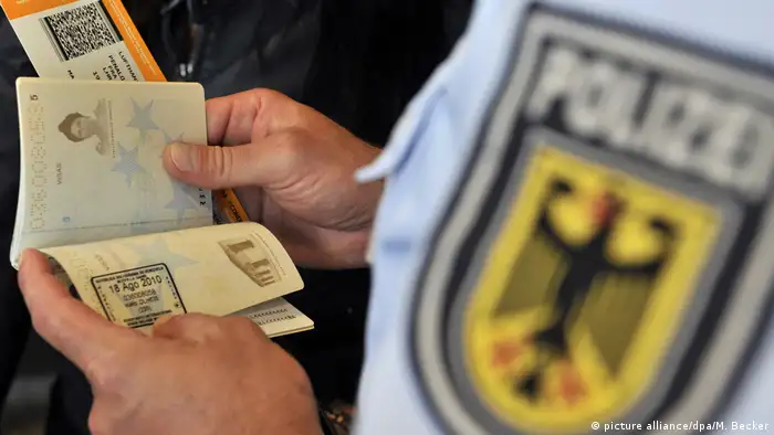 Polizeikontrolle - Einreise am Frankfurter Flughafen