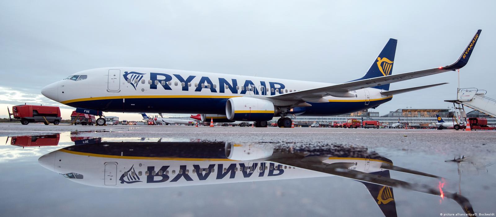 Ryanair 737 Collides With Airport Blast Fence, image size:1600x700