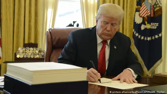 USA Trump unterzeichnet Tax Cut Bill