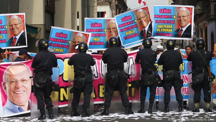 Perus Ex-Präsident Fujimori begnadigt - Proteste gegen die Begnadigung in Lima