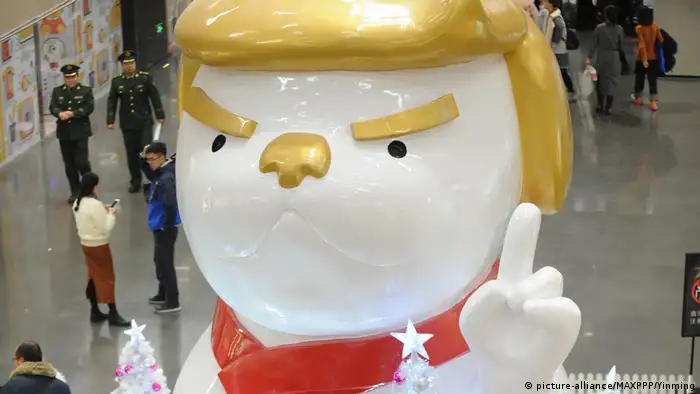 China Hundeskulptur als Trump