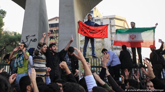 Протестующие на улицах в Тегеране
