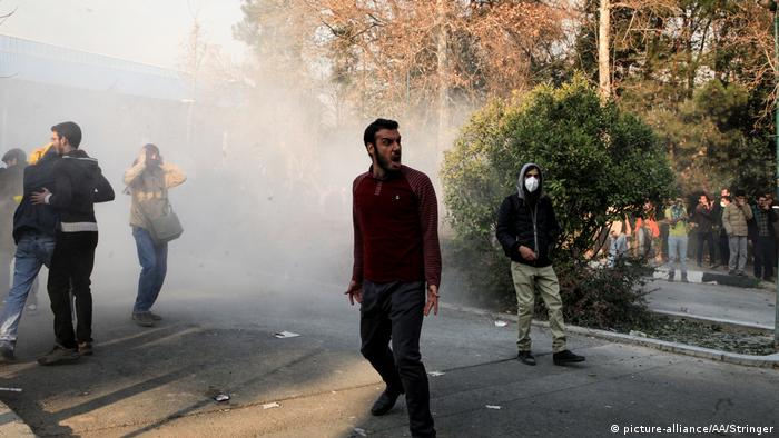 Участники протестов в Тегеране