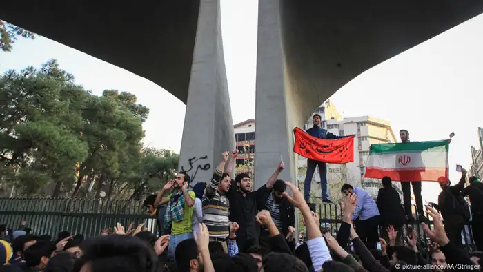 استمرت احتجاجات لا للغلاء في عام 2018 وأسفرت عن مقتل العشرات واعتقال الالاف. على خلاف مظاهرات حراك الثورة الخضراء عام 2009، كانت موجة احتجاجات عامي 2017 و2018 بلا قيادة ولم تكن أيضا منظمة إلى حد كبير.
