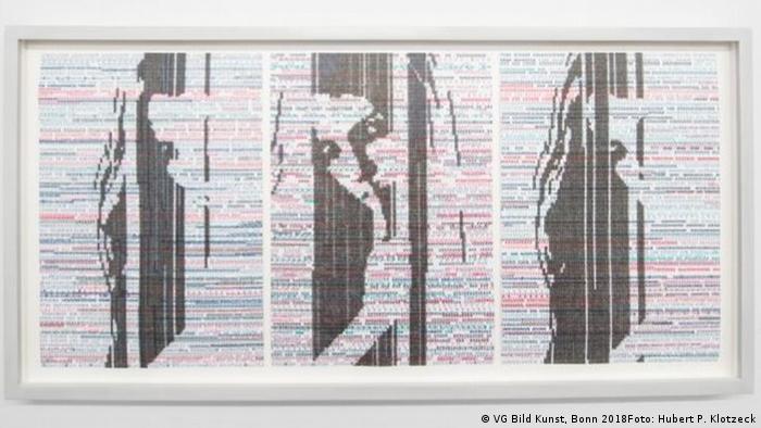 Dirk Krecker: Am Ende der Langeweile: auf drei Schreibmaschinenblättern nebeneinander sieht man die Silhouette einer Frau. (VG Bild Kunst, Bonn 2018; Foto: Hubert P. Klotzeck)