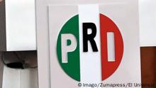 Desconocidos dejan una decena de coronas fúnebres en sede de PRI mexicano