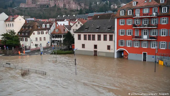 Hochwasser in Heidelberg (picture-alliance/dpa/U. Anspach)