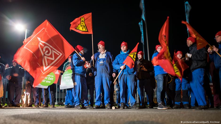 German metalworkers stage warning strikes