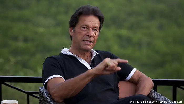 Imran Khan, leader of Pakistan's Tehreek-e-Insaf (PTI) party (picture-alliance/AP Photo/B.K. Bangash)