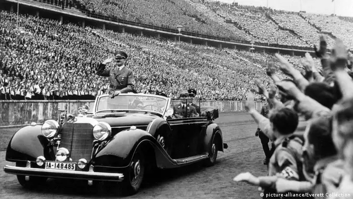 Deutschland Adolph Hitler im Olympia Stadium 1939