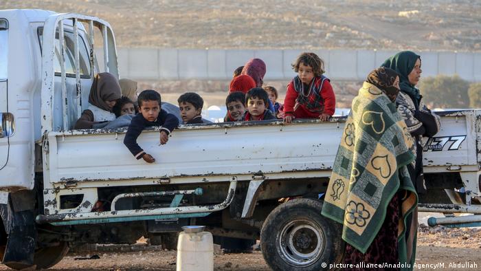 Syrien Krieg Flüchtlinge in Idlib (picture-alliance/Anadolu Agency/M. Abdullah)