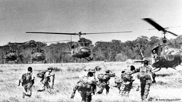 Vietnam 50 Jahre Tet-Offensive BG | Südvietnamesische Truppen werden mit Hubschraubern evakuiert