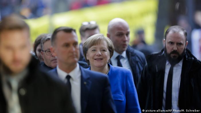 Deutschland Bundeskanzlerin Angela Merkel (picture-alliance/AP Photo/M. Schreiber)