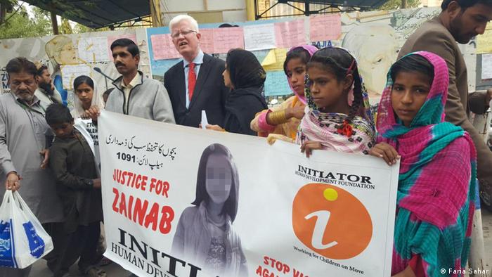 Protest in Karachi against 7-year-old Zainab Ansari's rape and murder in Kasur