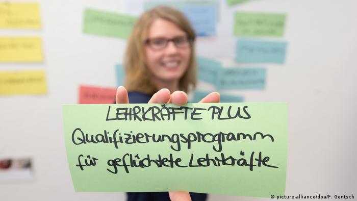 Deutschland Lehrkräfte Plus - Uni Bielefeld bildet Flüchtlinge zu Lehrern aus