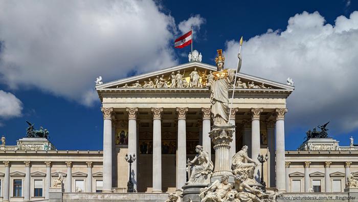 Österreich Parlamentsgebäude in Wien (picture alliance/picturedesk.com/H. Ringhofer)