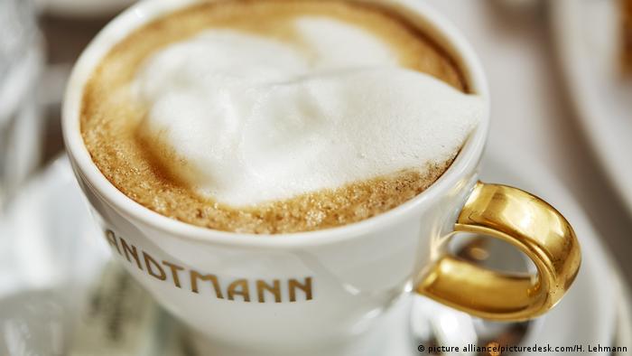Österreich Wien - Eine Melange im Cafe Landtmann (picture alliance/picturedesk.com/H. Lehmann)