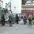 Menschenschlange vor Wuppertaler Tafel (Foto: DW)